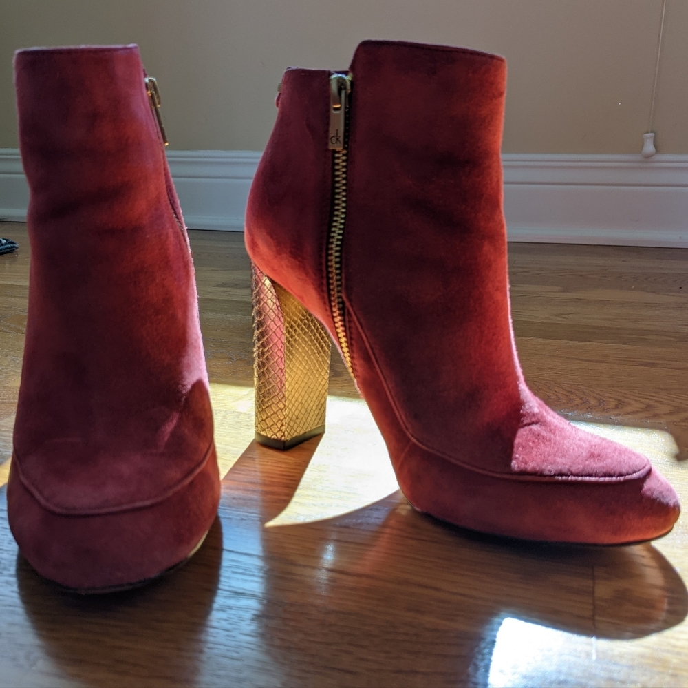 Calvin Klein suede ankle boots garnet gold block heel Jaslina red Fall 8